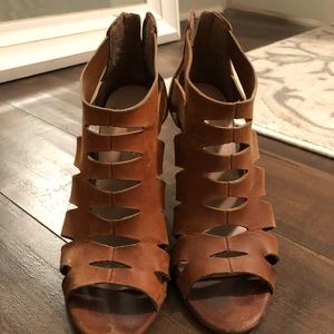 Jessica Simpson Brown/cognac zip up heels. Size 8.
